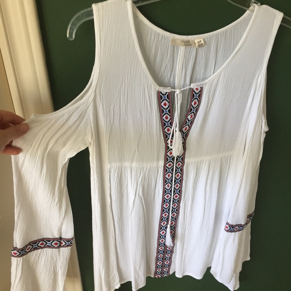 ❌SOLD❌ BRAND NEW Cold shoulder blouse